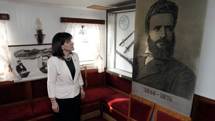 Цвета Караянчева: В Деня на Ботев да отправим искрена благодарност и към героите на нашето време